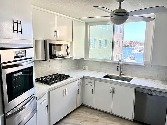 View of Bay , Cook Top and Oven