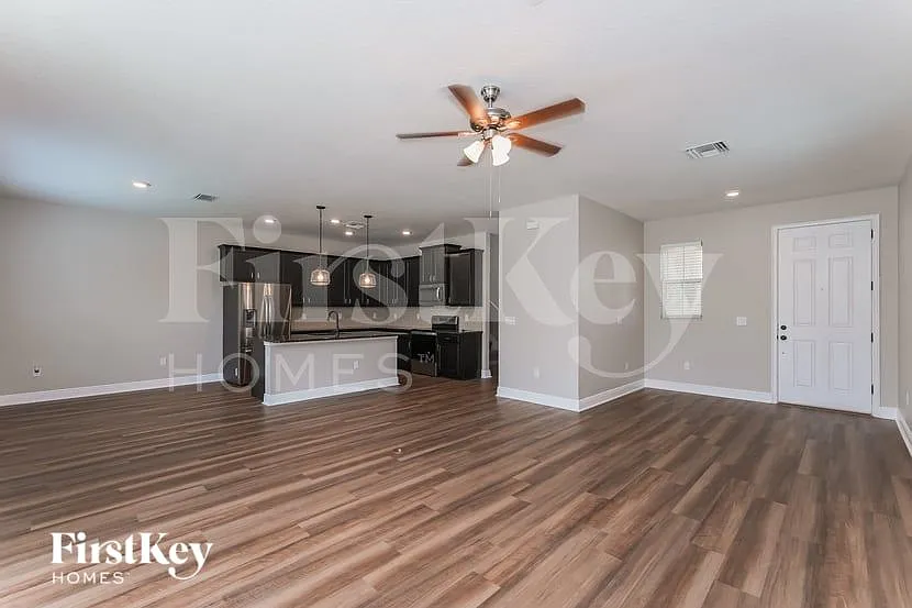 3 bed, 2.5 bath, 2014 sqft, $2,830 — Photo 2