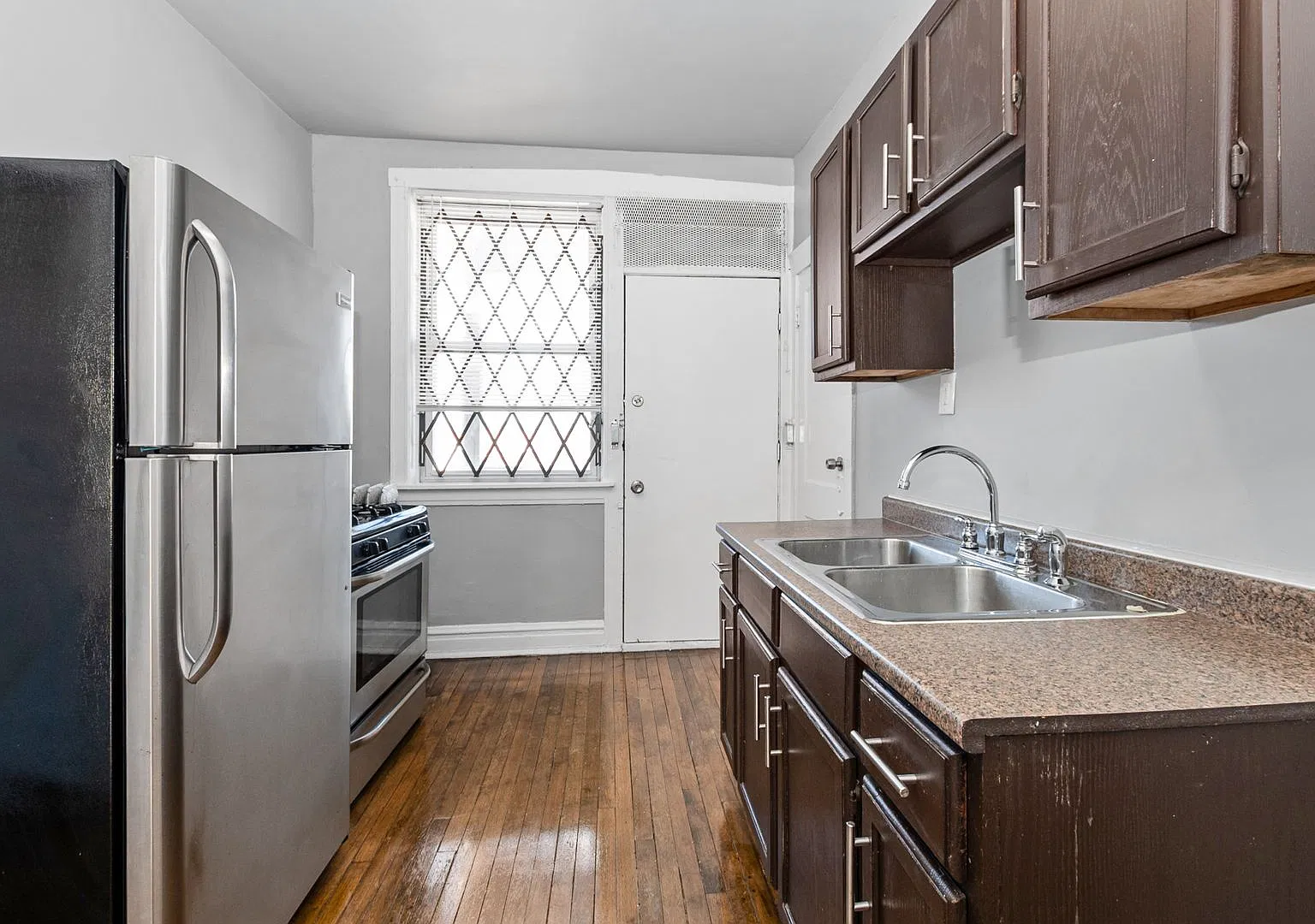 7557-59 S. Calumet Ave. / 348-58 E 76th St. — Photo 4
