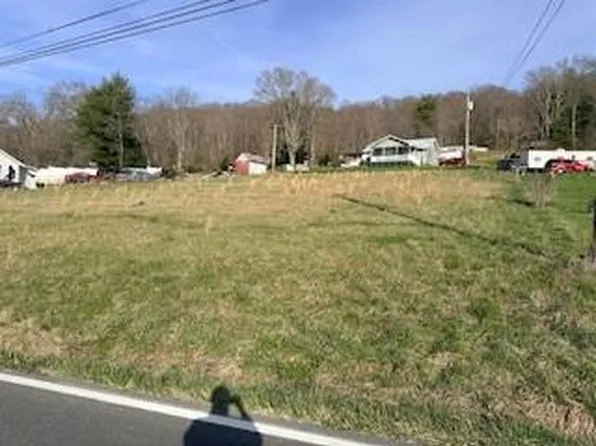 5099 Falls Mills Rd, Bluefield, WV 24701