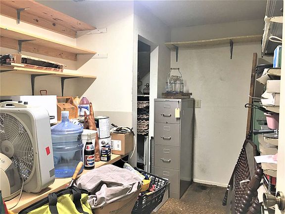 4th image of 210 Barnett St #75662