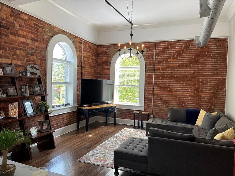 111-201 W Jefferson St #201 — Photo 12