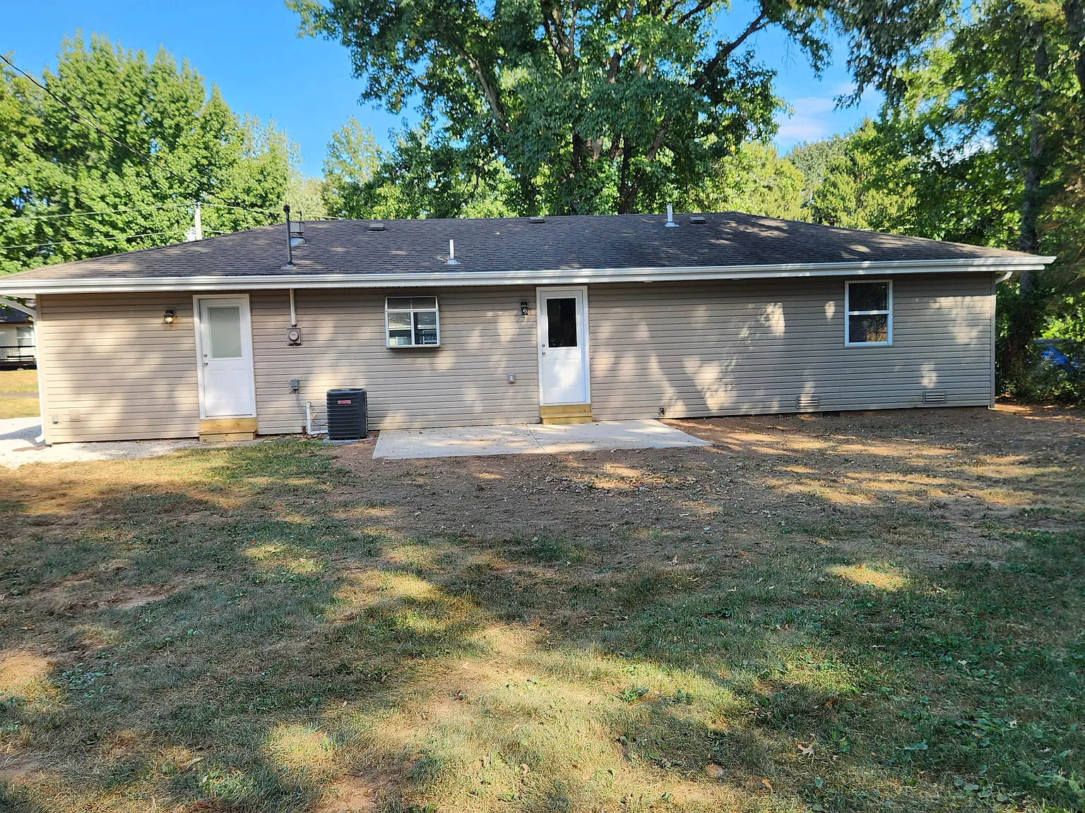 3 bed, 1320 sqft, $1,400 — Photo 2