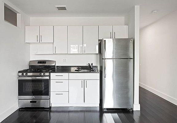 4th image of 118 Boerum St #3B