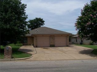 7400 Nantucket Dr, Forest Hill, TX 76140