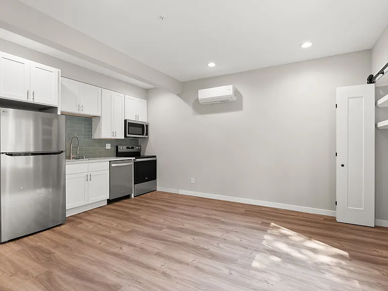 717 W Spofford Ave #102 — Photo 2