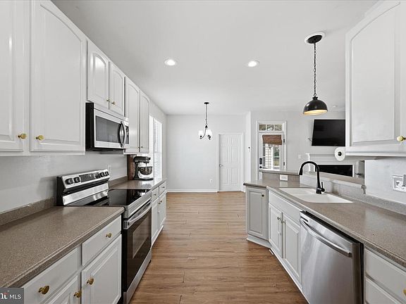 5th image of 1301 Graham Dr