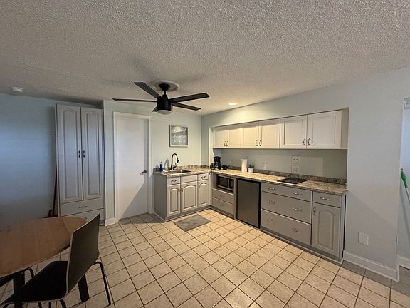 3rd image of 2852 Charlemagne Dr