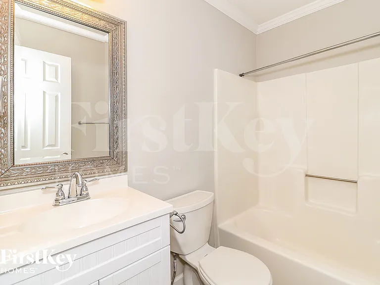 4565 Bonneville Dr — Photo 16