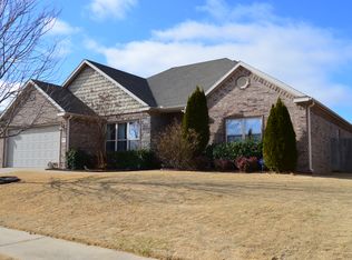 419 N Drewrys Bluff Dr, Fayetteville, AR 72704