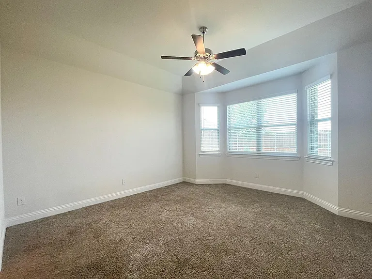 2924 Log Cabin Dr — Photo 18