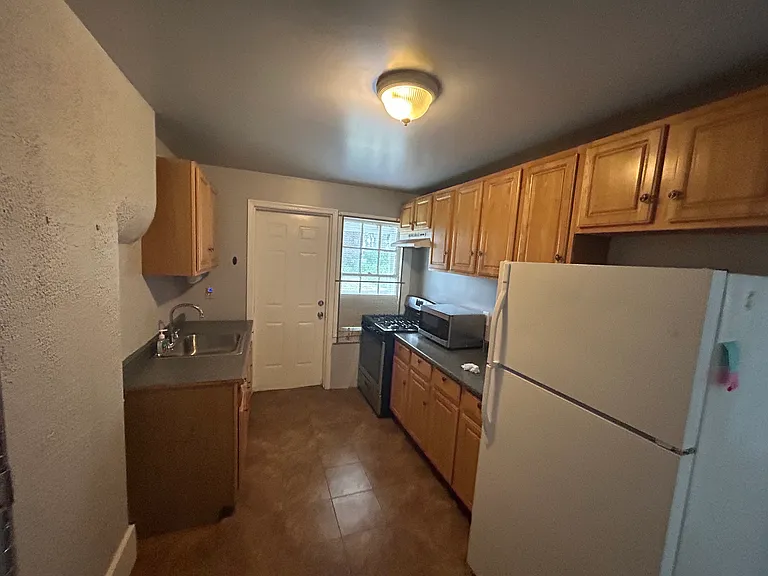 801 Glen Ter — Photo 5