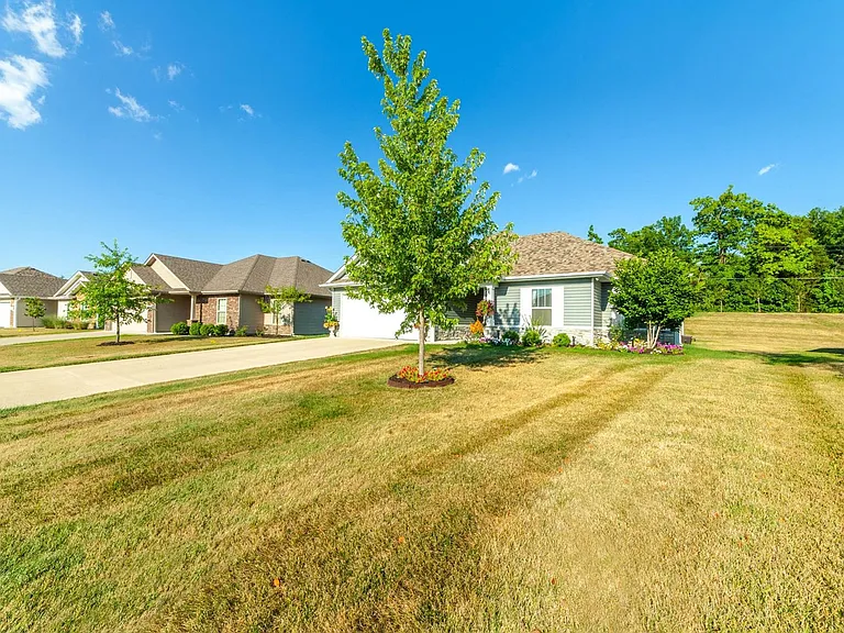 2308 Mace Dr — Photo 2