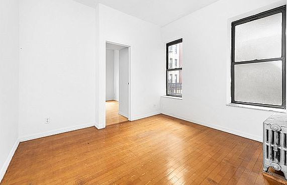 4th image of 122 Saint Marks Pl APT 4
