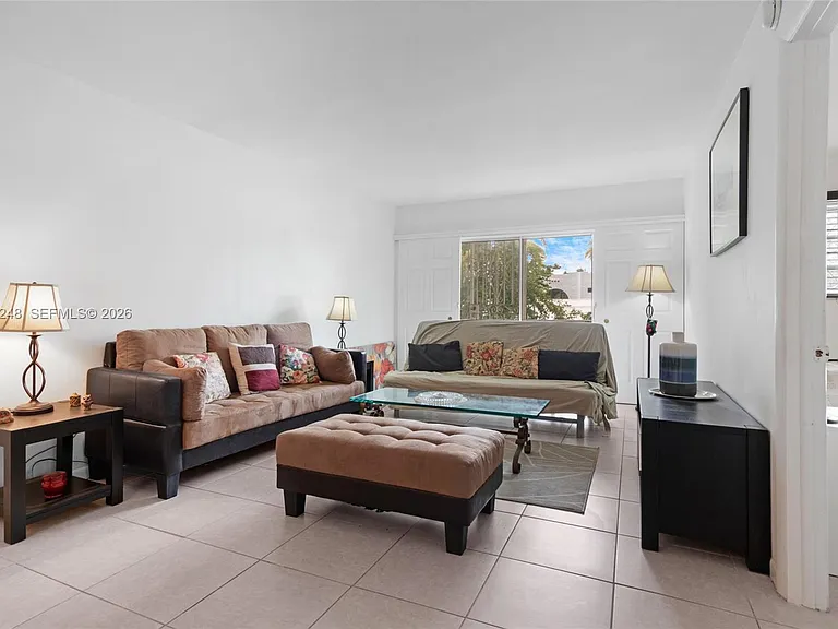 1740 Jefferson Ave #8 — Photo 5