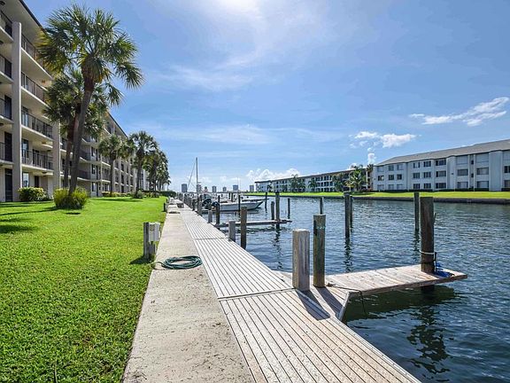 2nd image of 104 Paradise Harbour Blvd APT 511