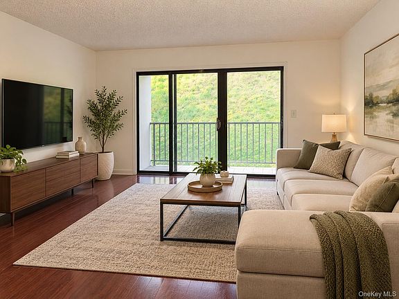 4th image of 41 Huntington Circle #41