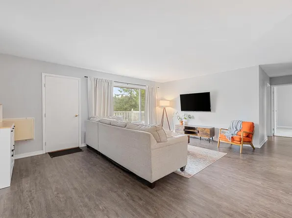 141 Linden LANE #5, Thiensville, WI 53092