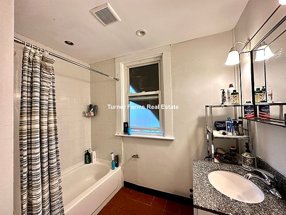 5th image of 17 Curtis Ave #1
