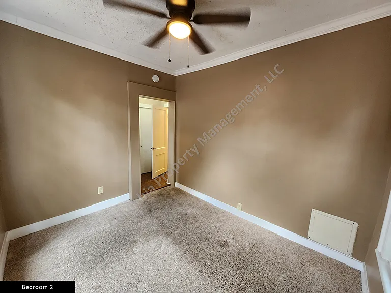 1907 Henderson St — Photo 8