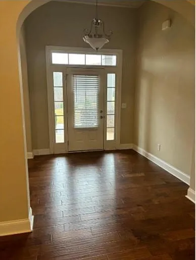 4 bed, 3.0 bath, 2721 sqft, $3,000 — Photo 2