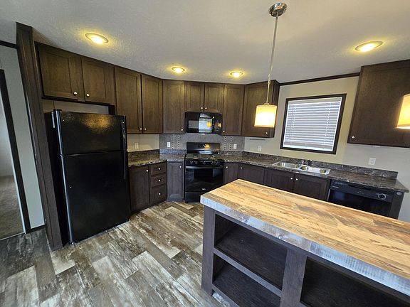 4th image of 228 Golfview Ct #12