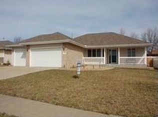 3928 SW 40th St, Topeka, KS 66610