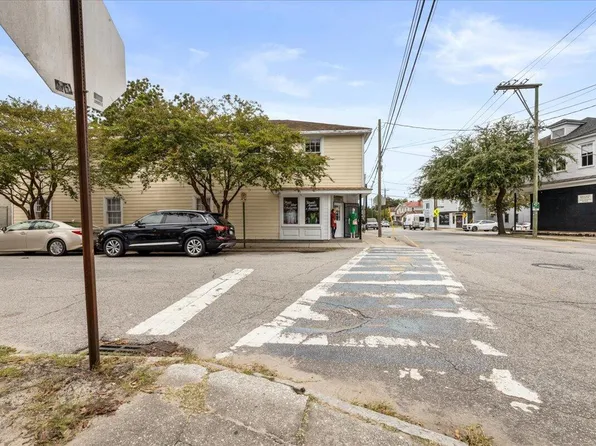 1093 King St #B, Charleston, SC 29403