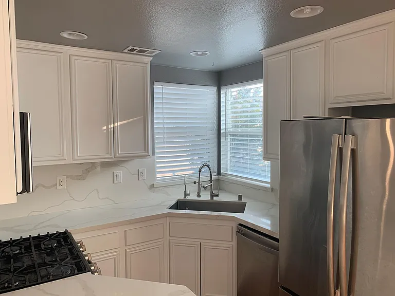 8644 La Salle St — Photo 3