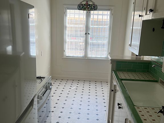 3rd image of 345 S Cochran Ave APT 3