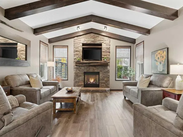32 S Cranarch Bay SE, Calgary, AB T3M 0W6