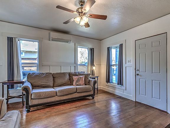 3rd image of 637 North St