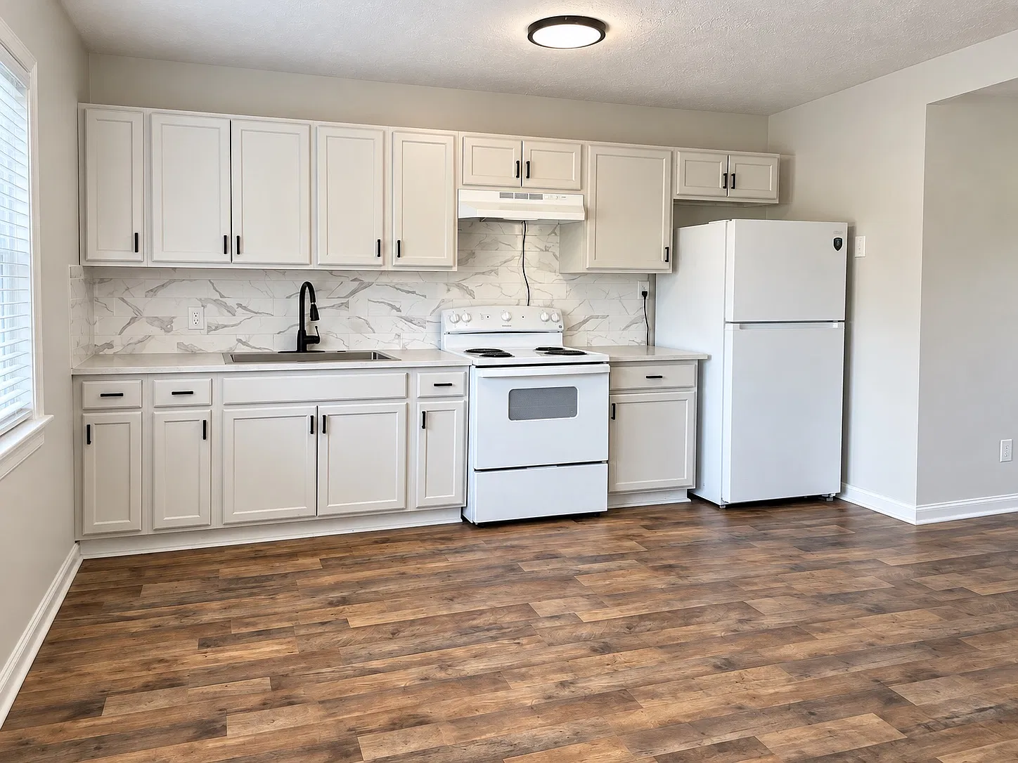 3 bed, 1.5 bath, 1000 sqft, $900 — Photo 4