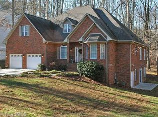 4428 Hunters Run Dr, Clemmons, NC 27012
