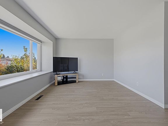 4th image of 13436 135th St NW