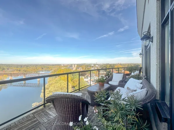 170 Water St N #Uph4, Cambridge, ON N1R 3B6