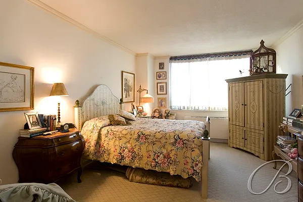 Sold by Bellmarc Realty | media 25