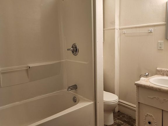 5th image of 223 1/2 8th Ave S
