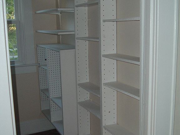pantry w cabinets w/d hookup
