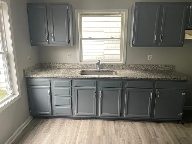 2038 Silver St — Photo 5