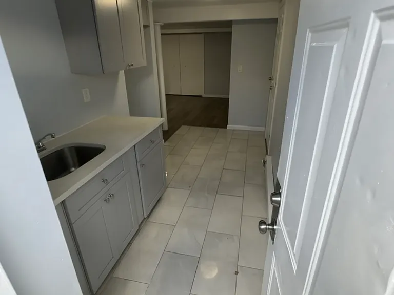 477 Clifton Ave #BASEMENT — Photo 2