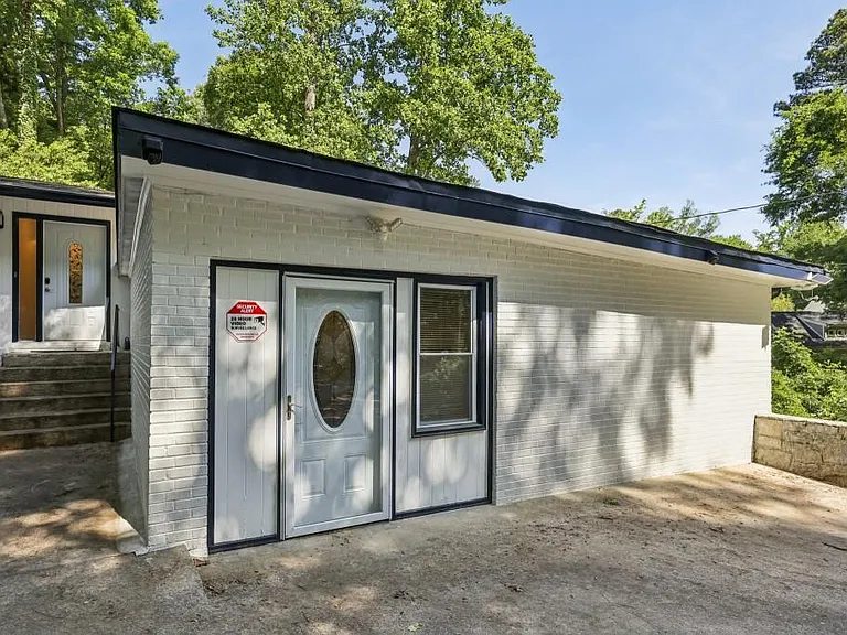 2056A Abby Ln NE — Photo 25