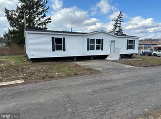 10 Lakeview Dr, Quakertown, PA 18951