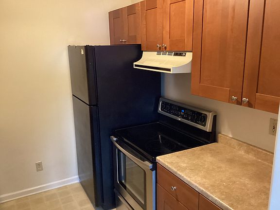 2nd image of 840 Forest St APT 7