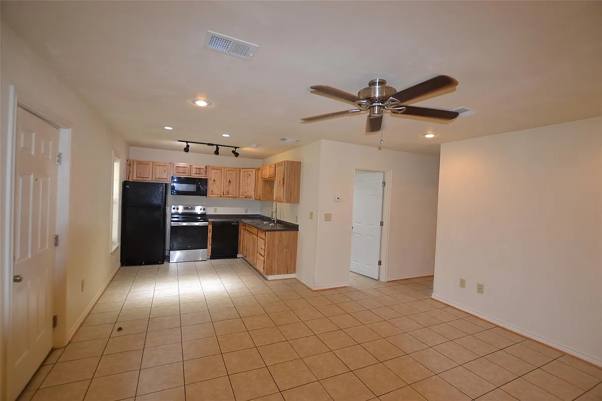 Building Photo - 253 Old Groveton Rd S