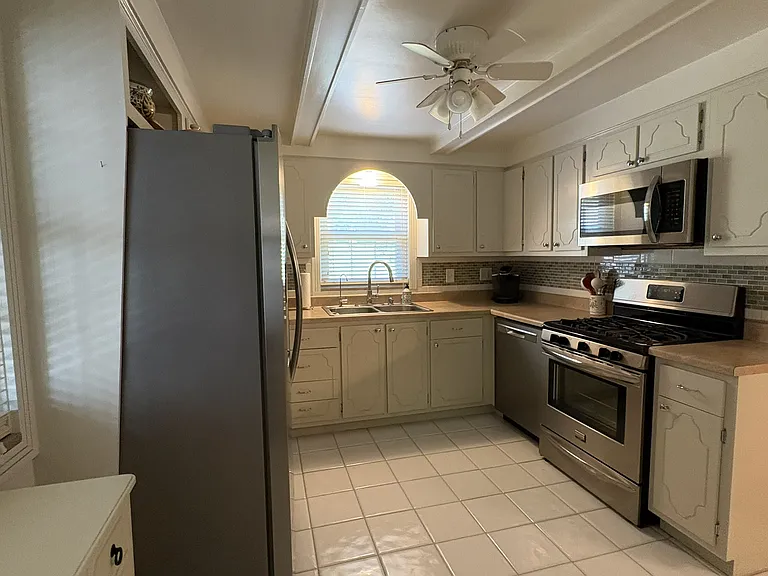 9725 Harmony Dr — Photo 7