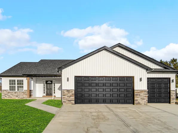 169 E 1st St, Manteno, IL 60950