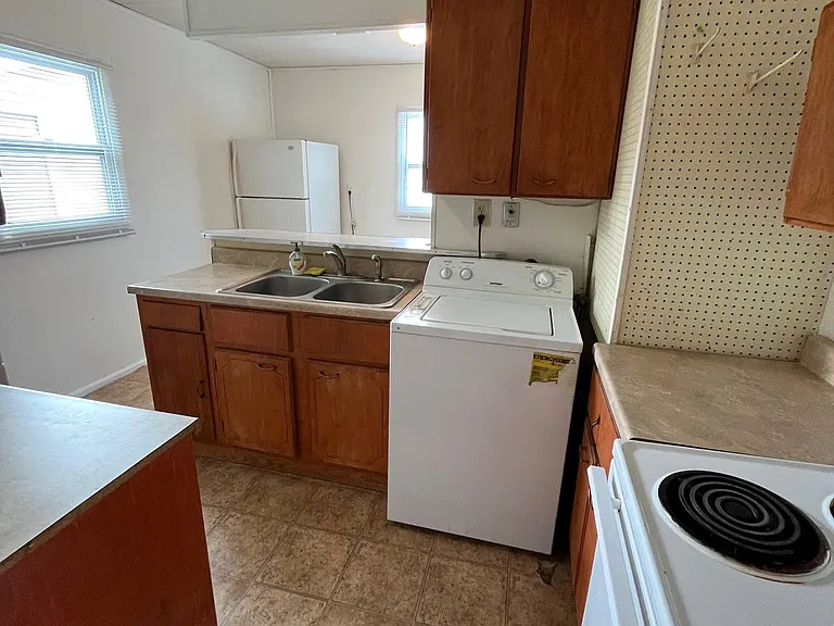 1620 Melrose Dr — Photo 13