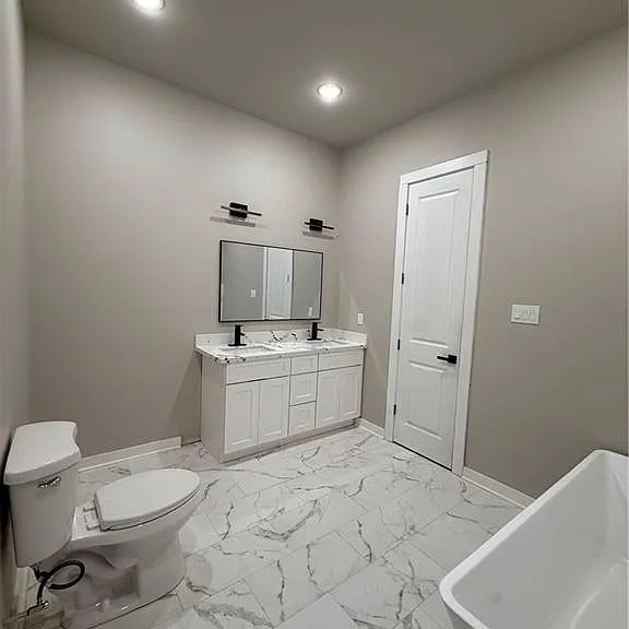 7600 Avalon Way — Photo 5