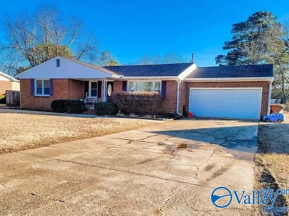 1004 Beech St NW, Hartselle, AL 35640